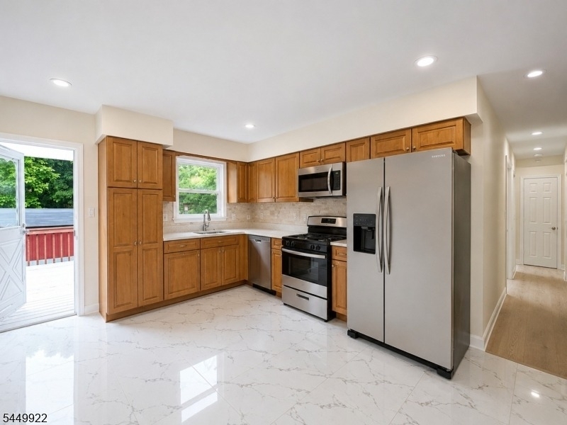 28 Carr St - Photo 6