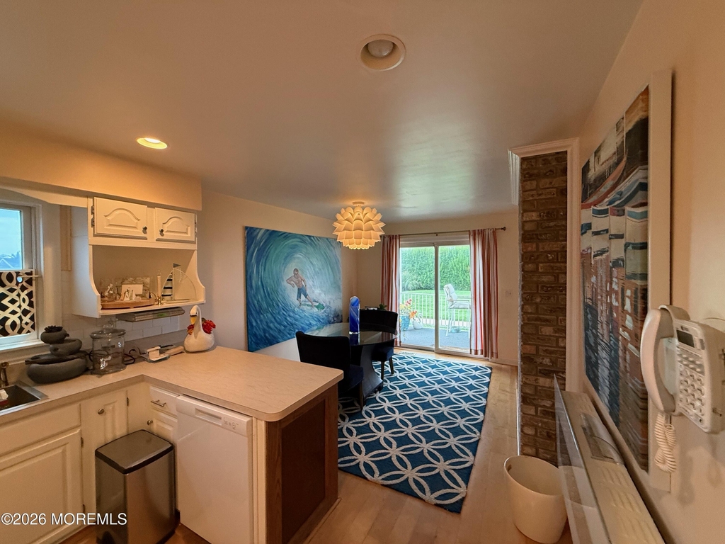 324 Shore Drive - Photo 2