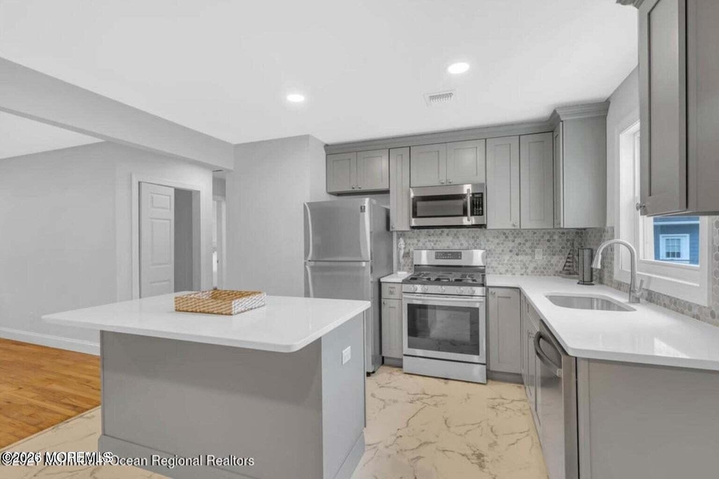 1145 Roe Avenue - Photo 0