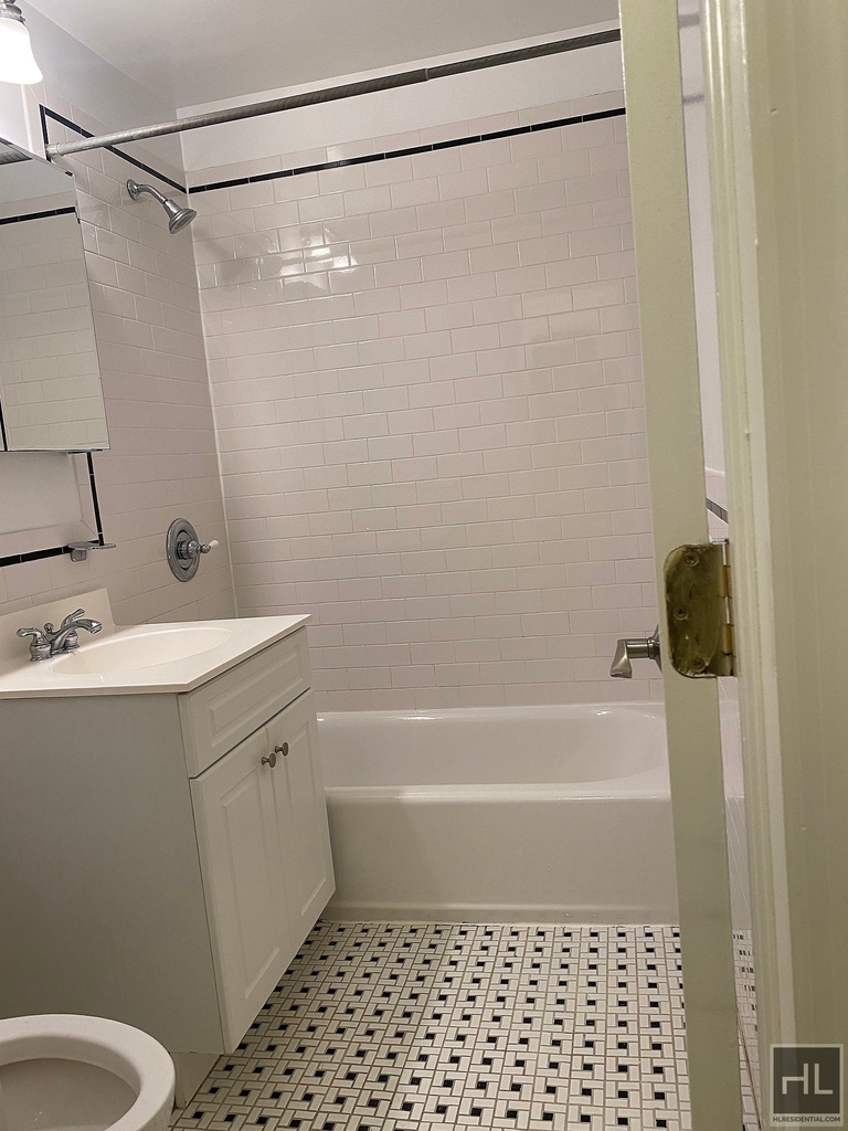 West 73 Street - Photo 3