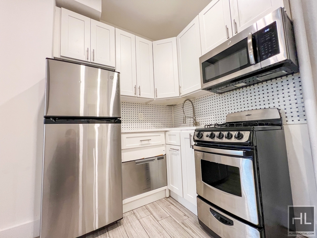 East 85th Street - Photo 2