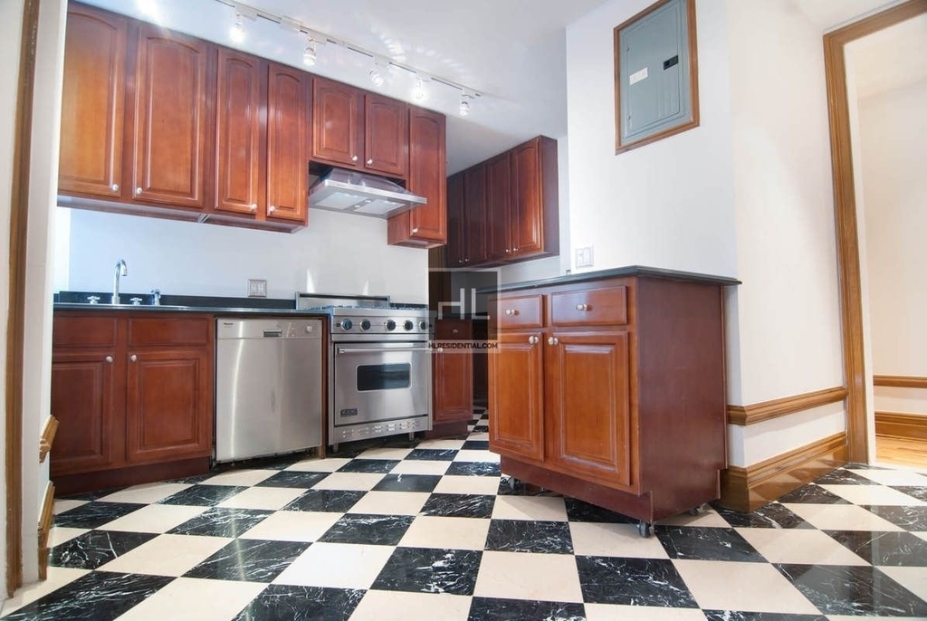 West End Avenue - Photo 2