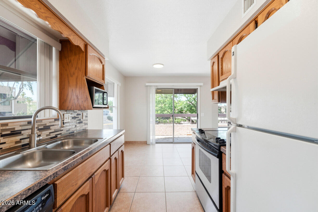 16657 E Gunsight Drive - Photo 11