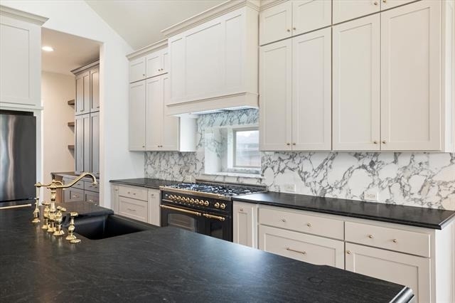 1040 Edgefield Lane - Photo 8