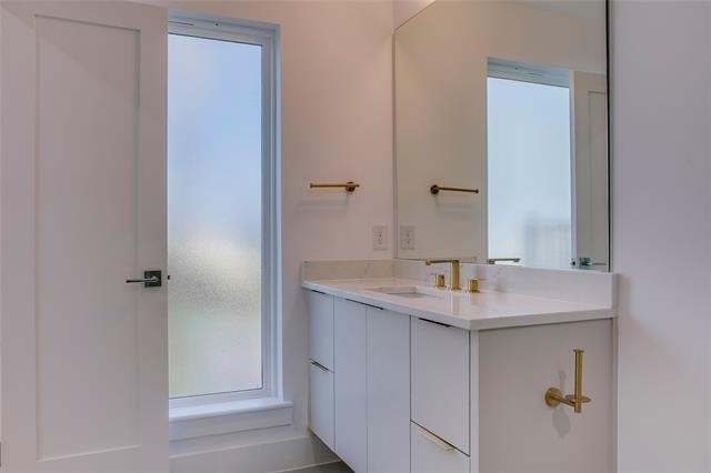 2313 S Vernon Avenue - Photo 28