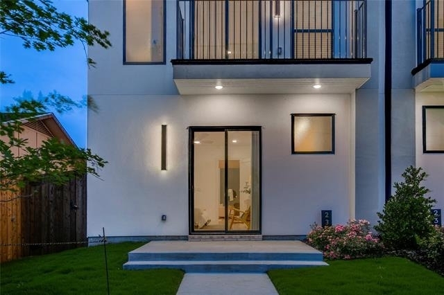 2313 S Vernon Avenue - Photo 1