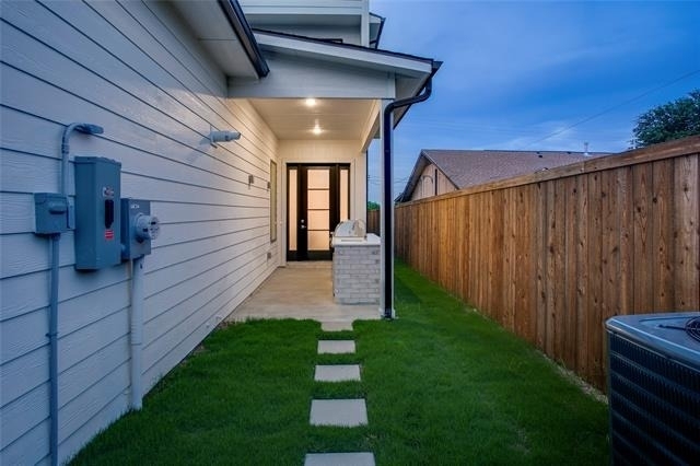 2313 S Vernon Avenue - Photo 37