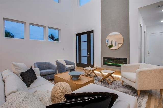 2313 S Vernon Avenue - Photo 3