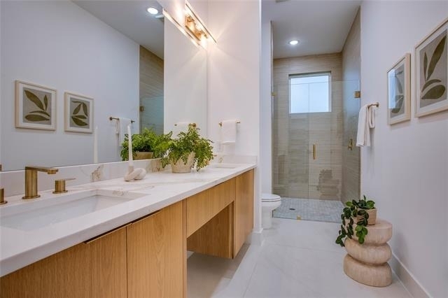 2313 S Vernon Avenue - Photo 35