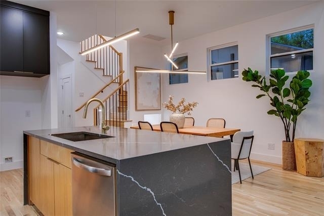 2313 S Vernon Avenue - Photo 8