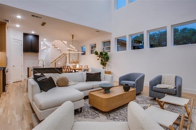 2313 S Vernon Avenue - Photo 4