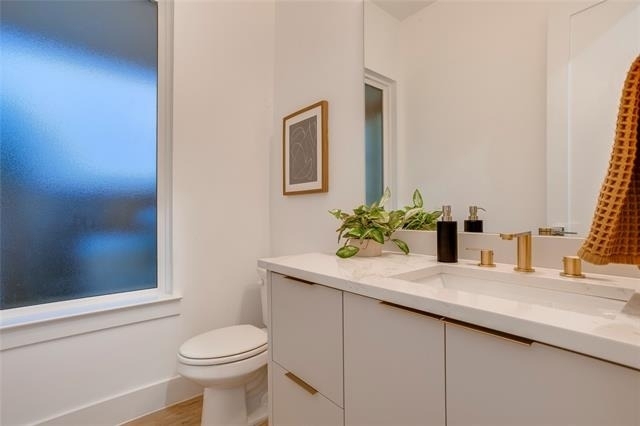 2313 S Vernon Avenue - Photo 18