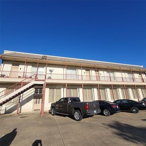 212 W Knox Street - Photo 1