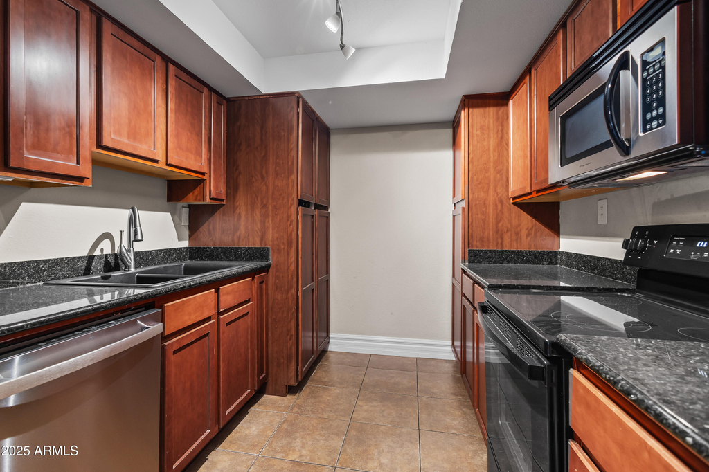 3825 E Camelback Road - Photo 11