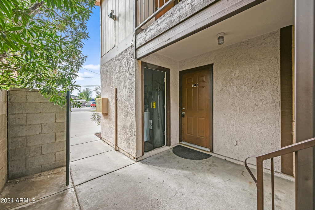 436 W Clark Street - Photo 1