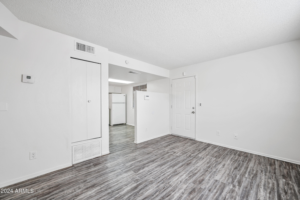 436 W Clark Street - Photo 3