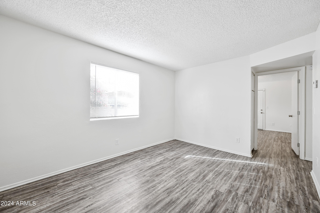 436 W Clark Street - Photo 2