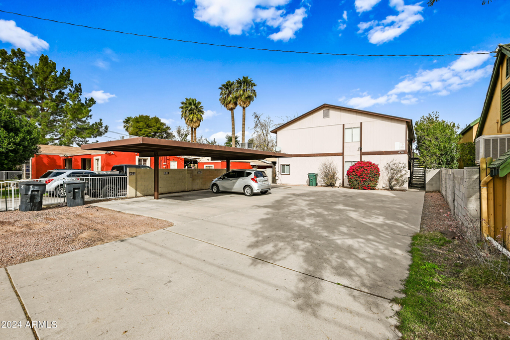 436 W Clark Street - Photo 0