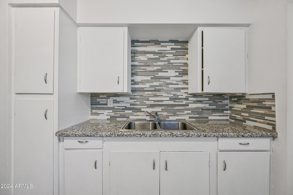 903 N 22nd Place - Photo 5