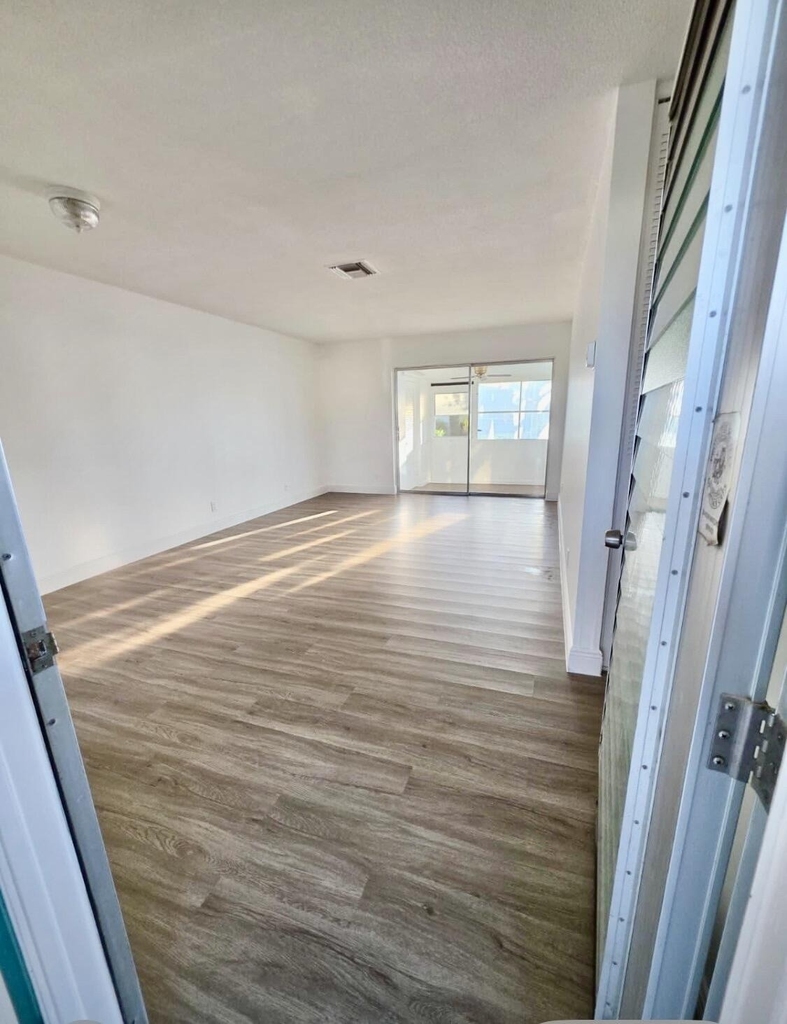 2965 Ashley Drive W - Photo 6