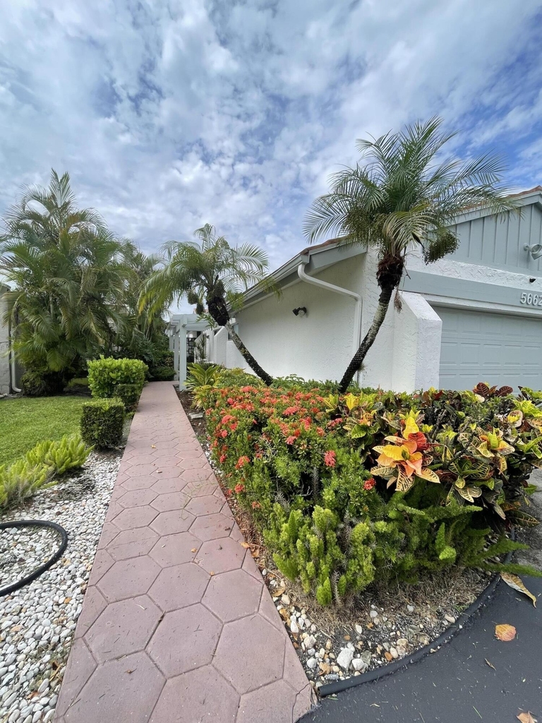 5662 Ainsley Court - Photo 2