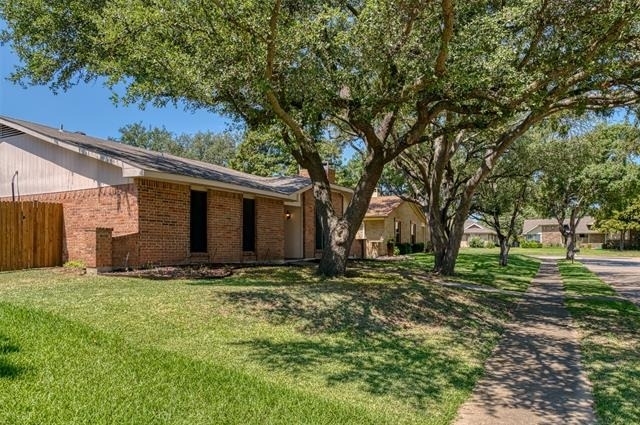 416 Lincoln Drive - Photo 2