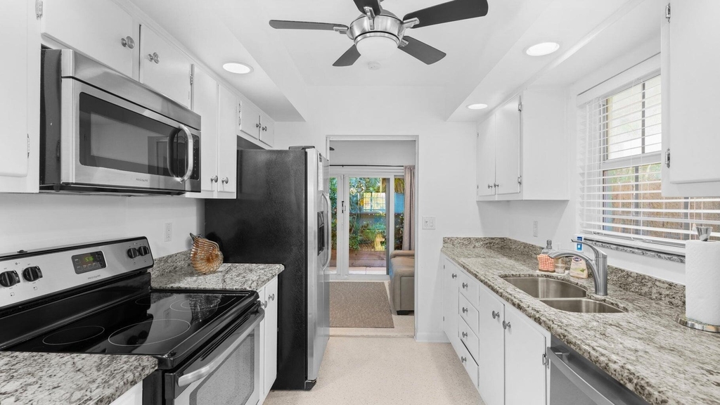 410 Venetian Drive - Photo 4