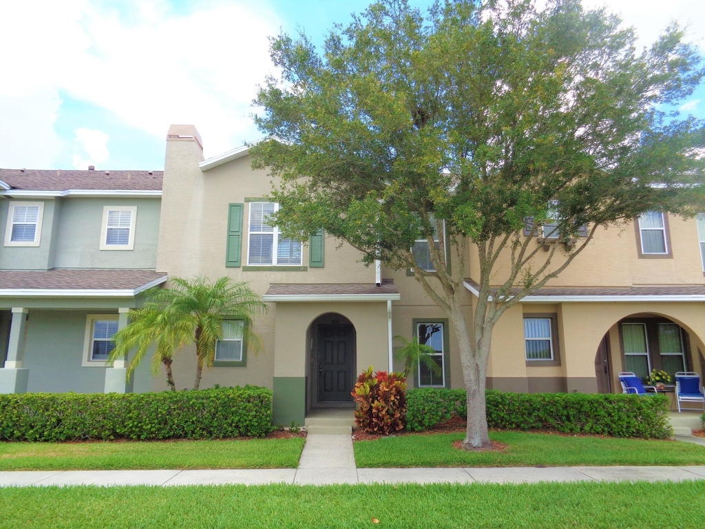 1636 Pointe West Way - Photo 0