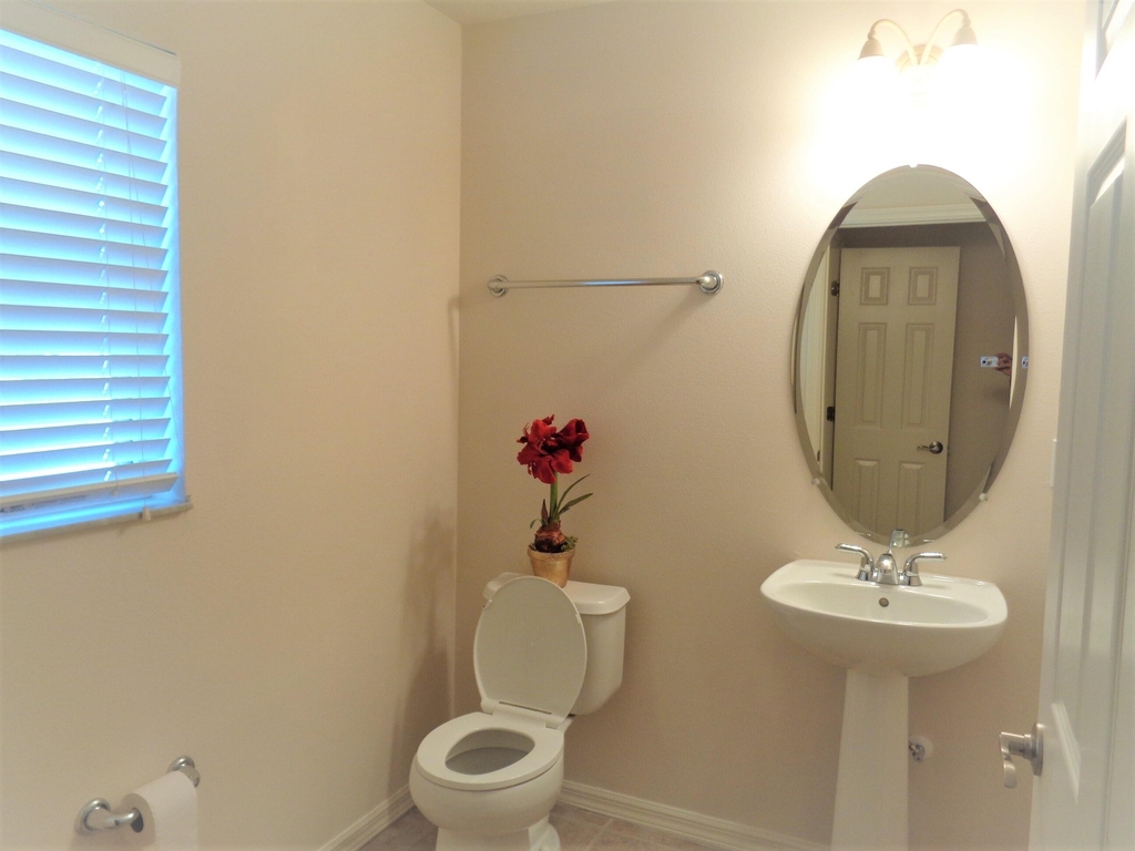 1636 Pointe West Way - Photo 29