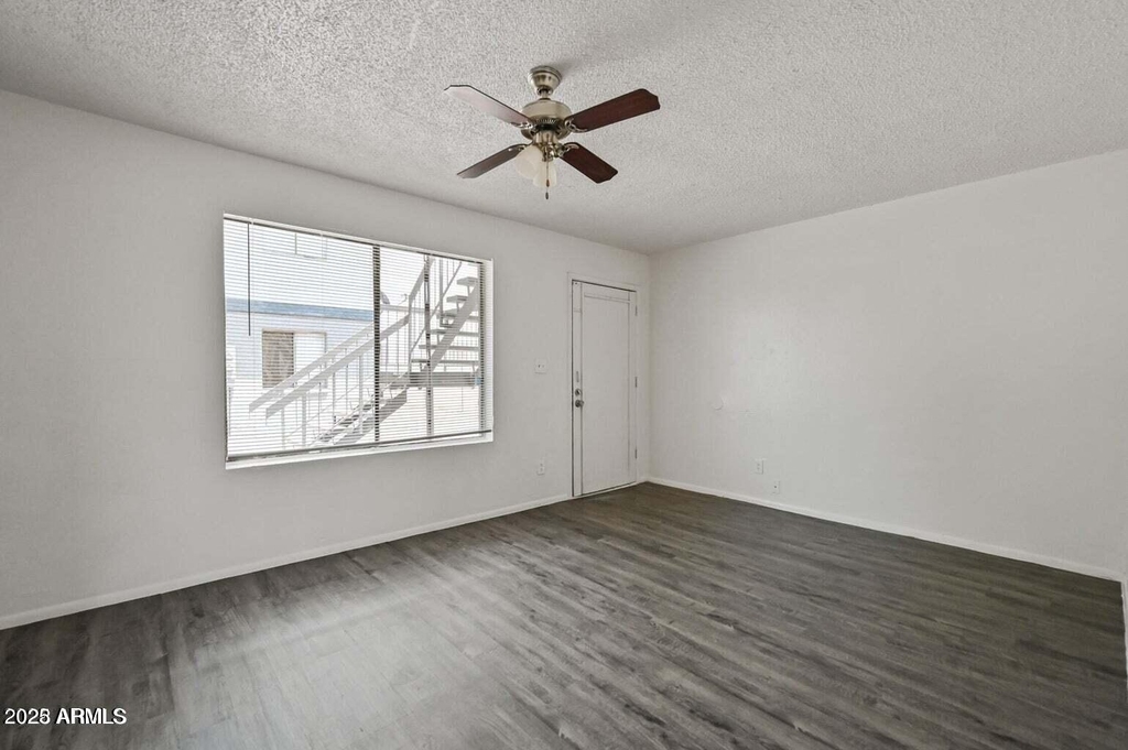 717 E Roeser Road - Photo 4