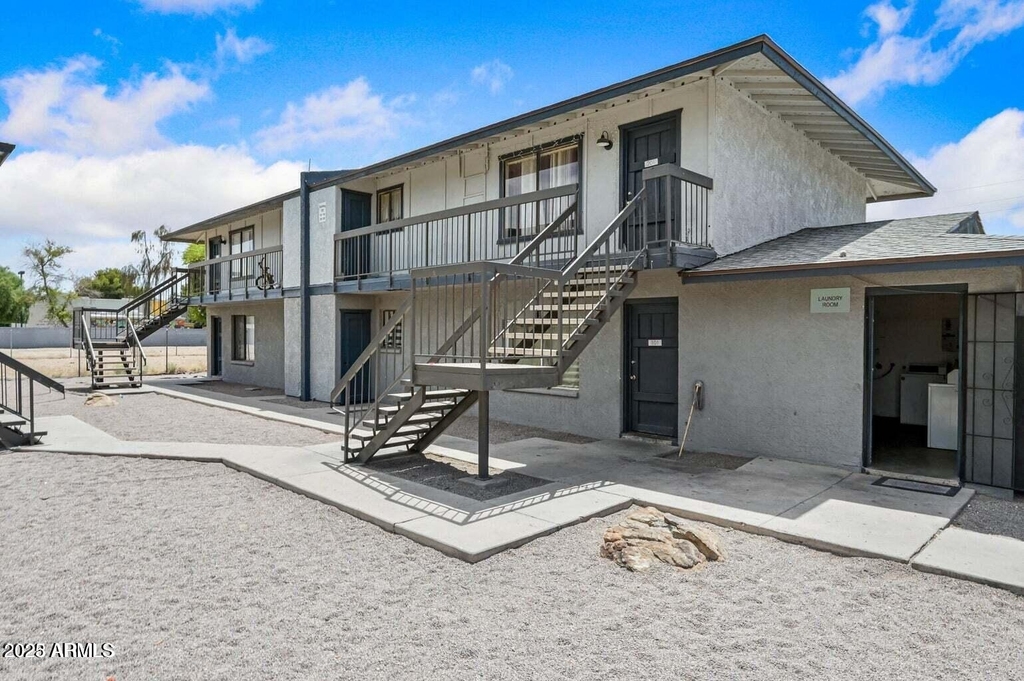717 E Roeser Road - Photo 0