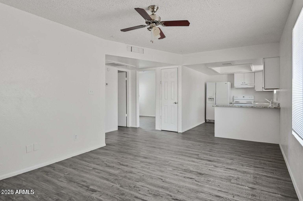 717 E Roeser Road - Photo 2