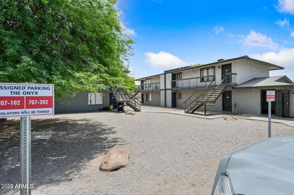 717 E Roeser Road - Photo 1