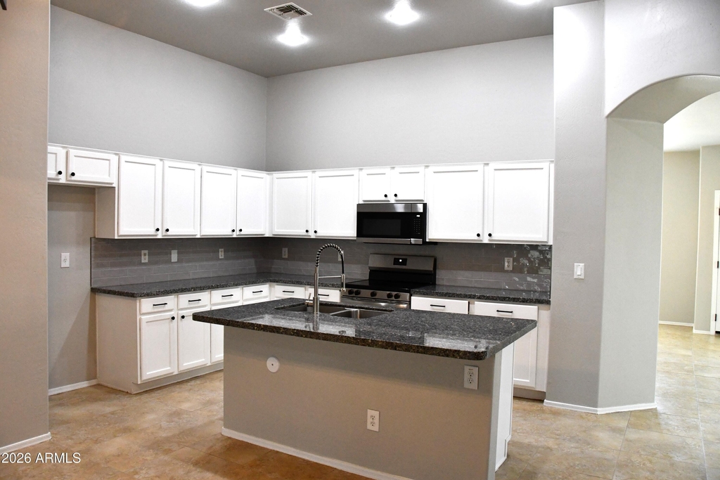 8787 W Gardenia Avenue - Photo 13