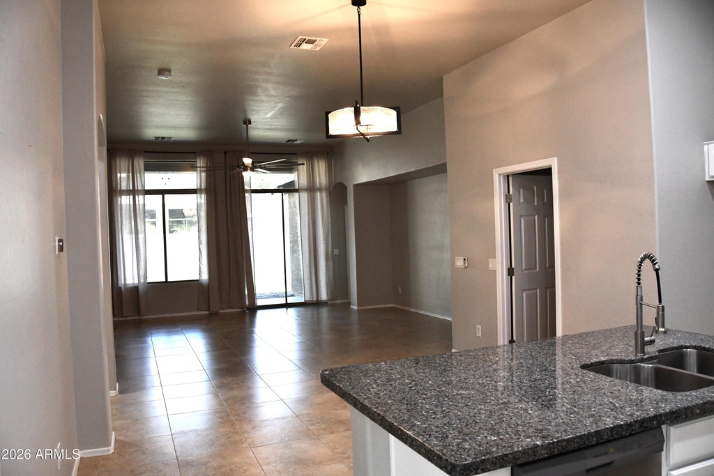 8787 W Gardenia Avenue - Photo 11