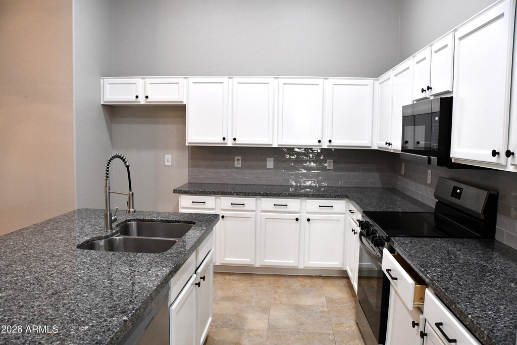 8787 W Gardenia Avenue - Photo 12