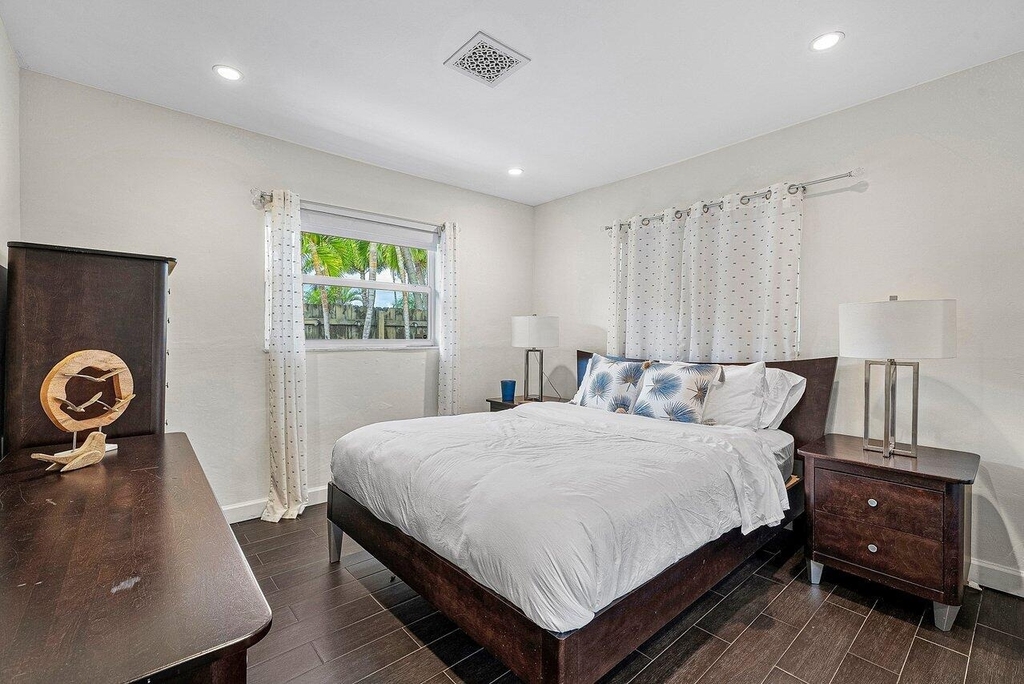855 Berkeley Street - Photo 16