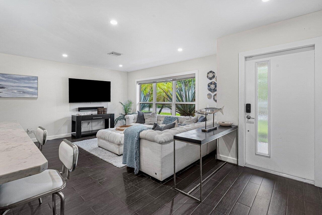 855 Berkeley Street - Photo 4