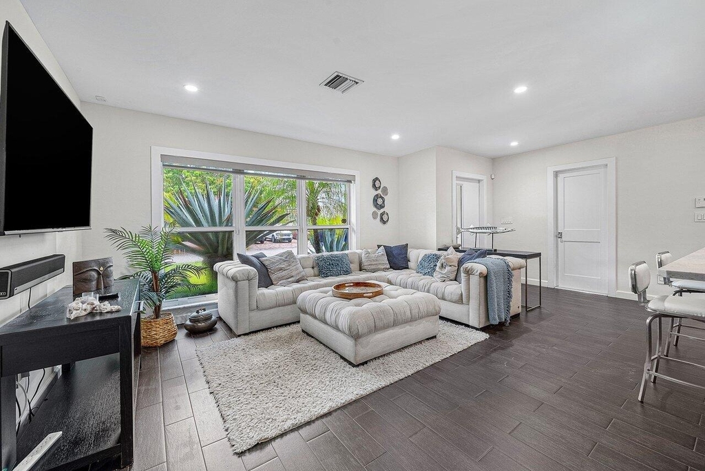 855 Berkeley Street - Photo 5