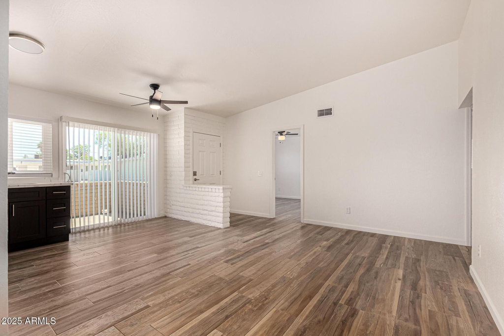 5926 W Rose Lane - Photo 4