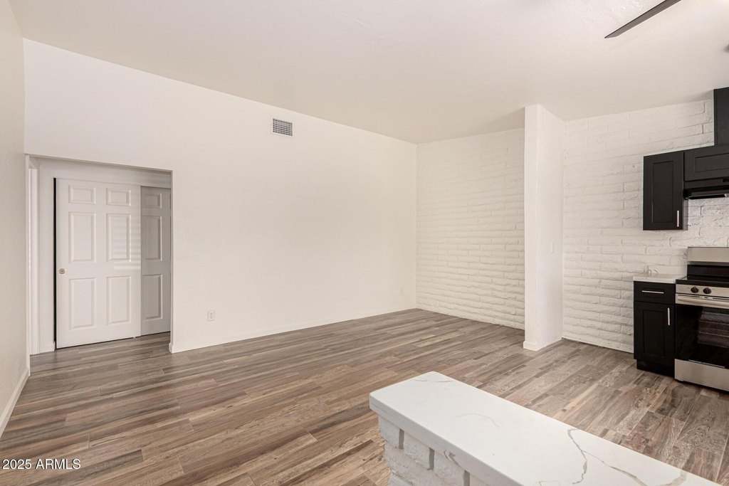 5926 W Rose Lane - Photo 3