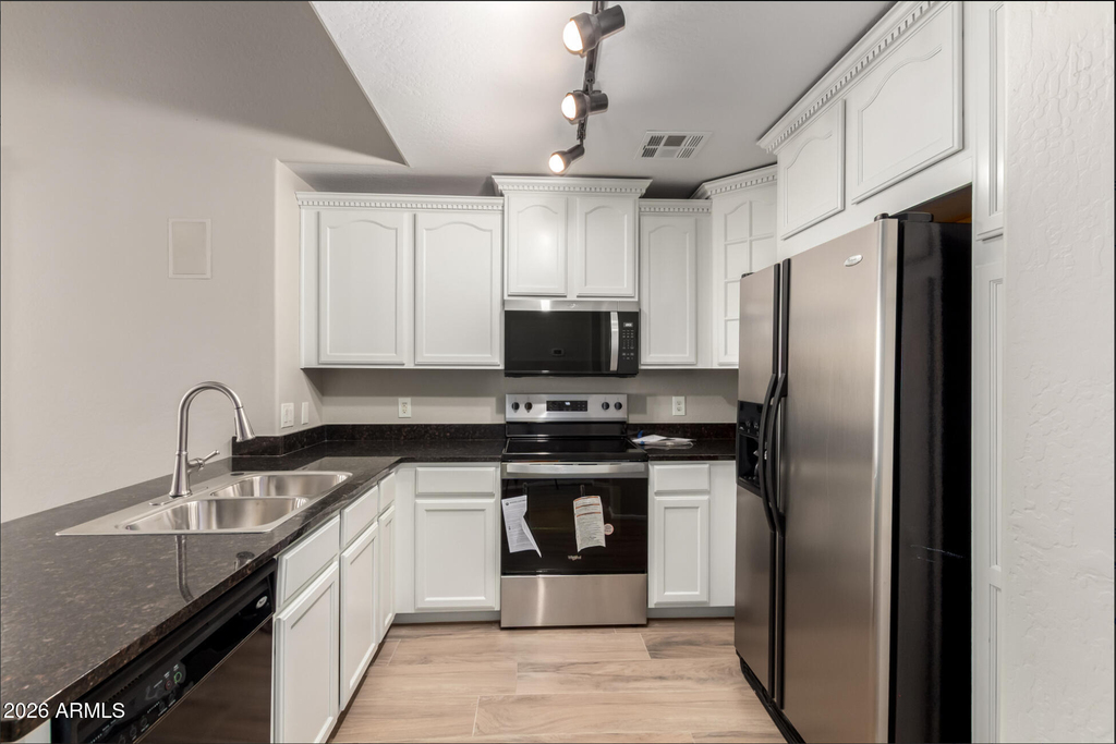 2639 S Harmony Avenue - Photo 14