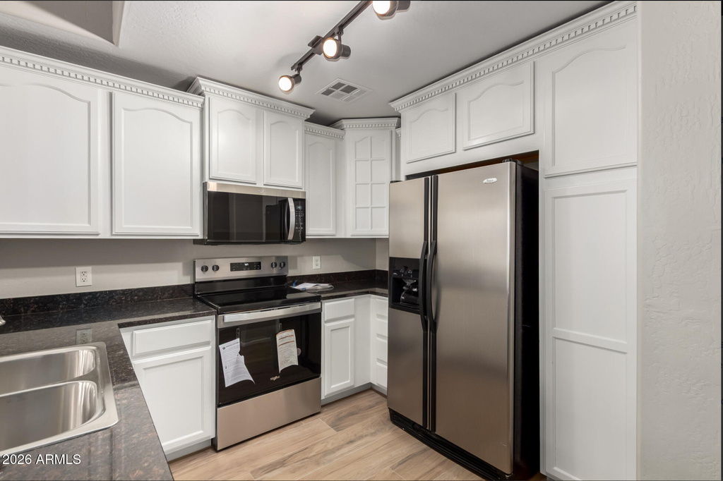 2639 S Harmony Avenue - Photo 15