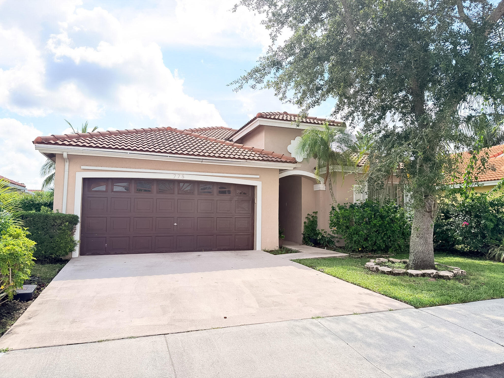 775 Nw 165th Avenue - Photo 0