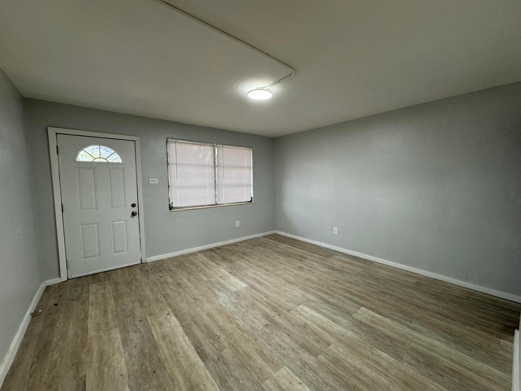 304 Nw 14th Avenue - Photo 1
