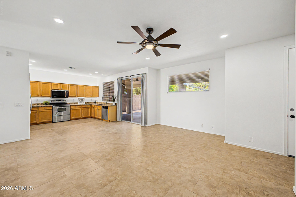 414 N Hudson Place - Photo 9