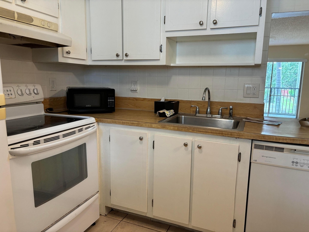 7501 Nw 16th Street - Photo 3
