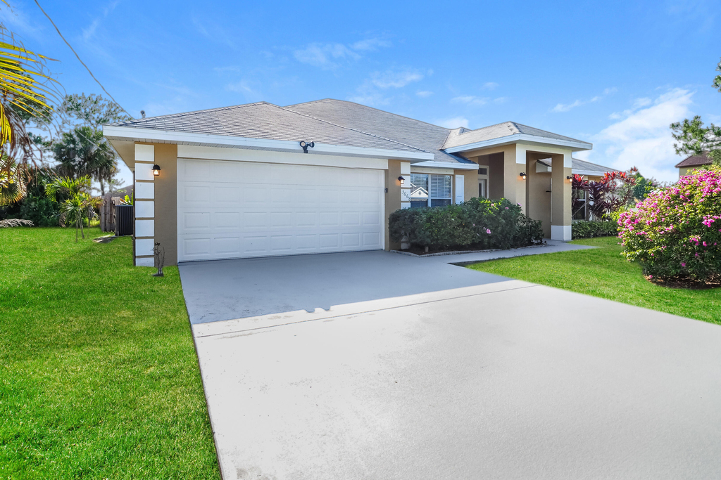 3668 Sw Ballweg Street - Photo 0