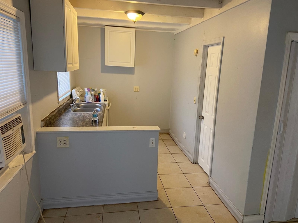 132 W 35th Street - Photo 2