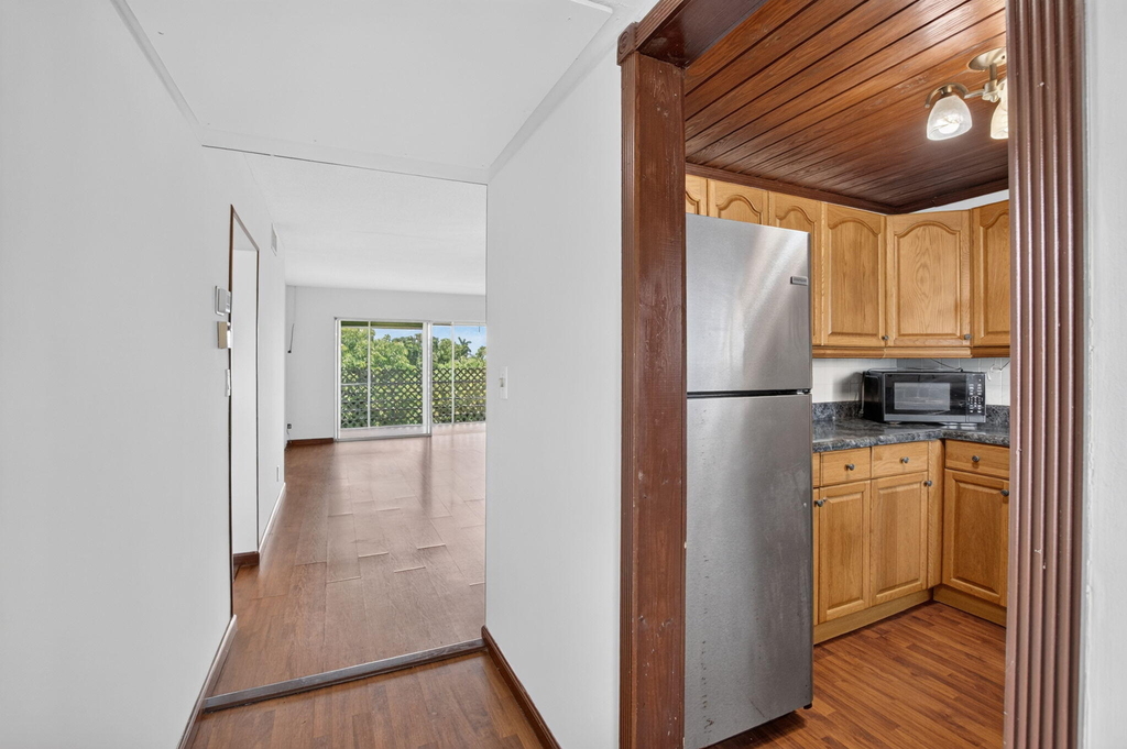 200 Waterway Drive S - Photo 5